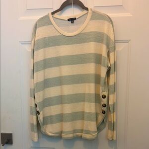 Light Blue & Crème sweater with scoop hem and buttons